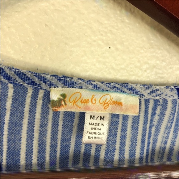 Blue White Sheer Floral Patterned Top - Picture 16 of 16